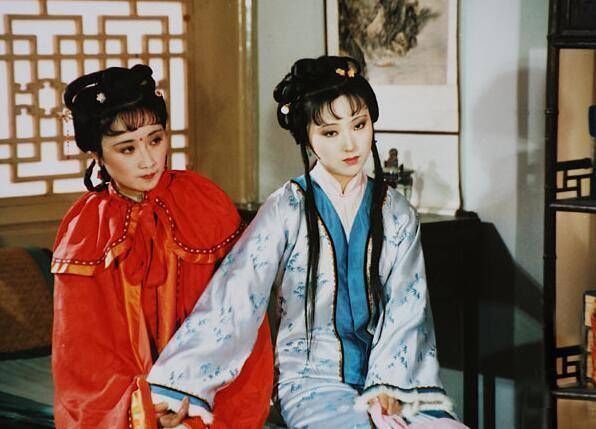 奴仆|作者给了她最高贵的出身,最好的相貌,她却把自己活成了奴仆