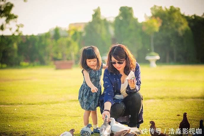 孩子再向你要手機玩時,你就這麼說,保准他不會再鬧了
