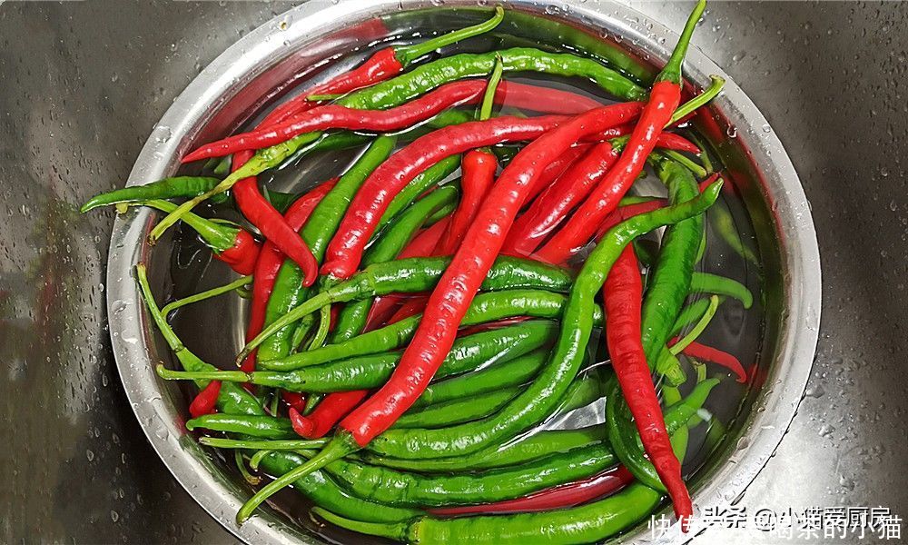 桂皮|又到了腌辣椒的季节，教你这种酱腌做法，香辣下饭，做好吃一年