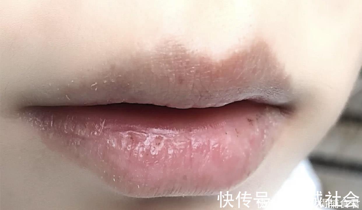 化妆 长期涂口红的女生,嘴巴都成什么样了?看3点就很明显