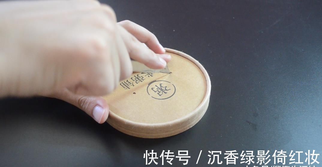 这种圆形打包盒别扔了, 简单改造一下就有大作用, 看完赶紧去试试