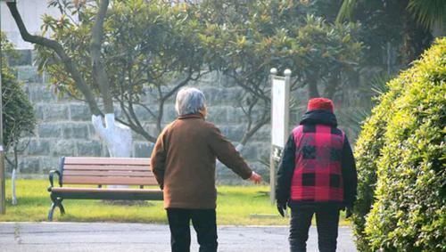 延缓衰老|女人老没老,主要看3个地方,若能注意保养,你也比同龄人显年轻