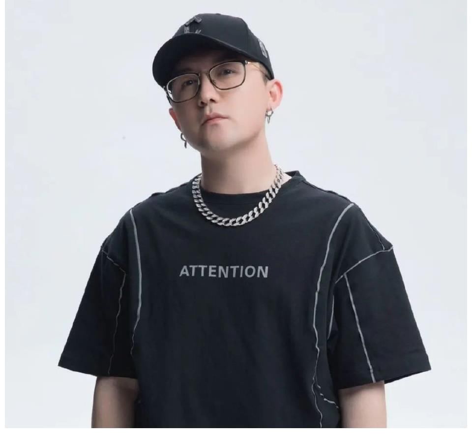 說唱企劃|《說唱企劃》冠亞軍齊聚卻少了他？現(xiàn)在的他，也真的不一樣了！！