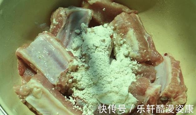 做菜|用排骨做菜时,不能只会焯水,学会3招,排骨不腥,怎么做都好吃