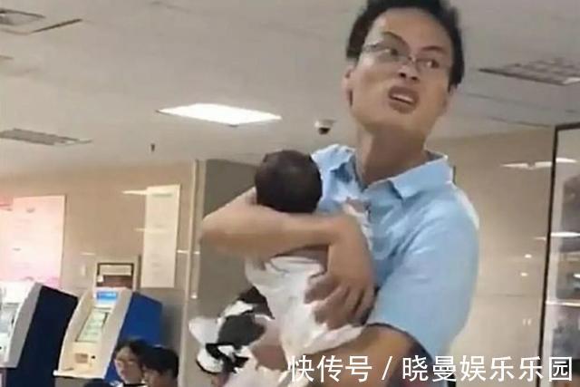 奶爸|“慌张奶爸”意外走红,抱着孩子五官都在用力,网友们笑翻一片