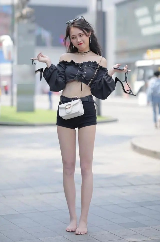 装扮 小姐姐简约风格装扮出的自然美感,给人一种靓丽的感觉