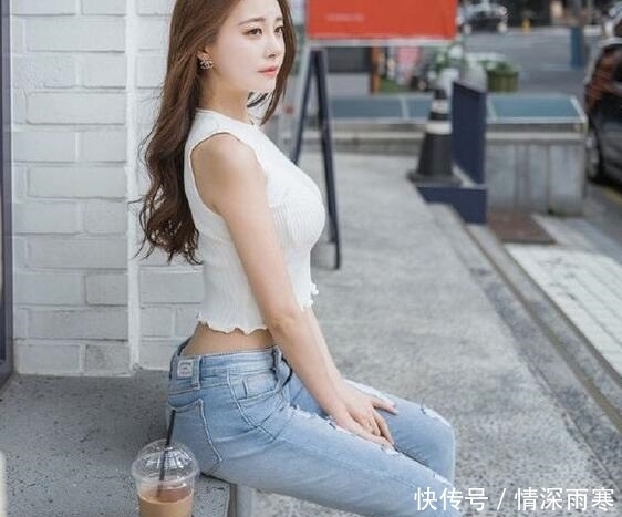 紧身|时尚穿搭:紧身牛仔裤展现女神气质,显瘦好搭配!