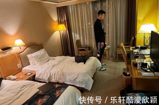 cb爭議！CBA賽區(qū)酒店設(shè)備簡陋，床太小，環(huán)境差，趙繼偉無語