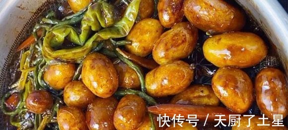 菜市场遇见它别手软，买来不去皮不切口，加料锅里炒一炒，真脆嫩！