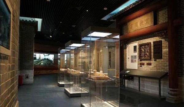 农民锄地挖出2200年前古墓,内藏4只“老虎”,专家墓主是赌徒