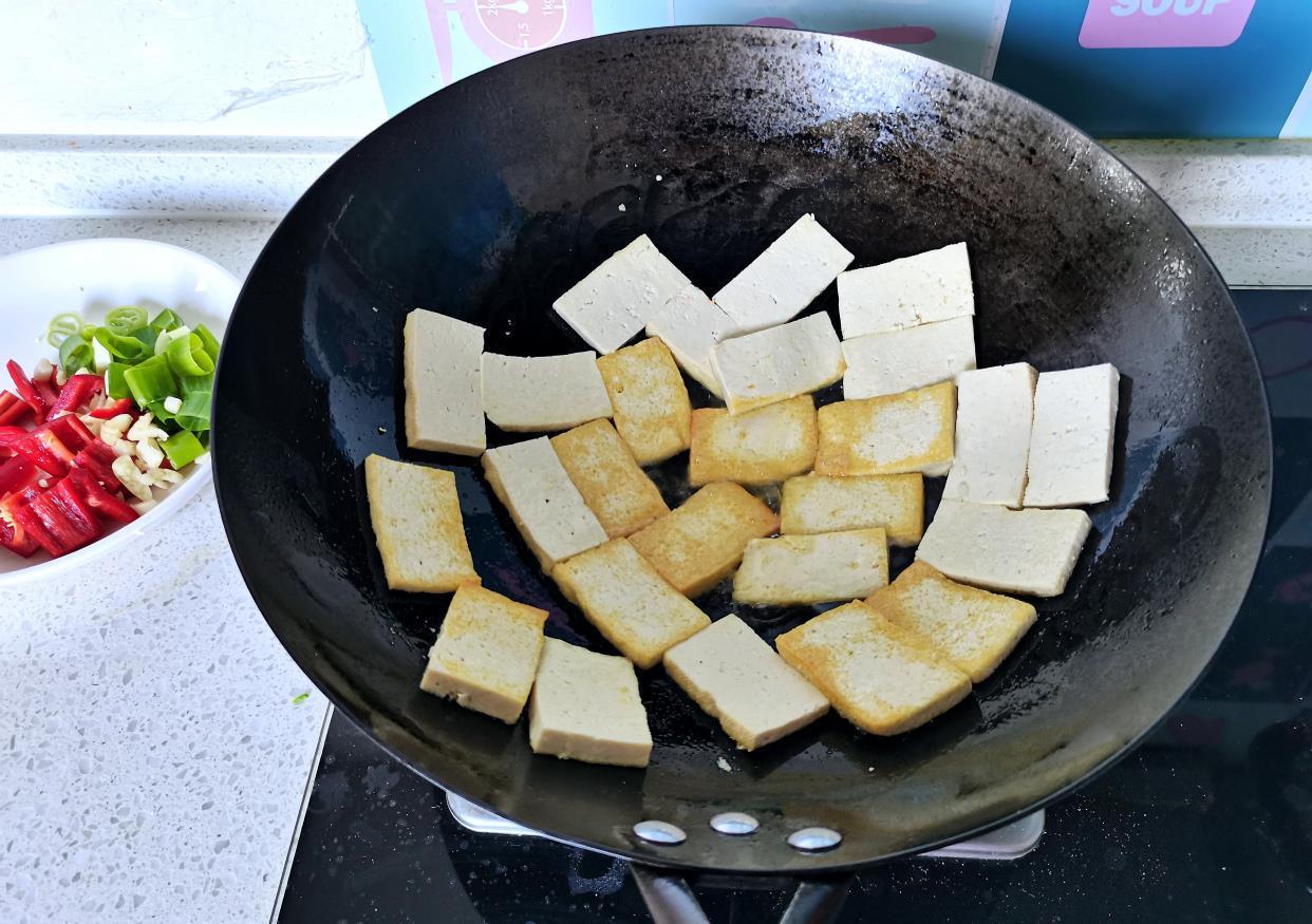 小时候|两人的晚餐很简单,却吃着很香,真的是物以稀为贵