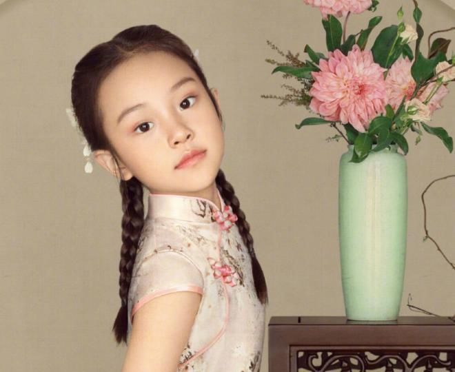 梦幻|甜馨8岁生日很热闹，城堡蛋糕很梦幻，蛋糕上的字却扎了心