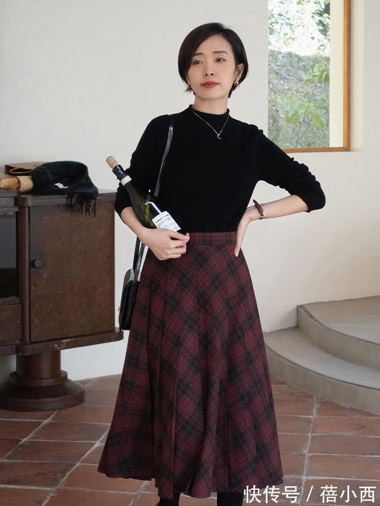 矮领 冬季少穿“紧身衣”,这3种毛衣更实用,优雅温柔还自带气质美