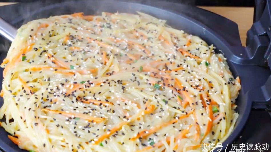 粉条不要炖着吃了,淋入2个鸡蛋,外酥里嫩,一周吃5次不嫌多