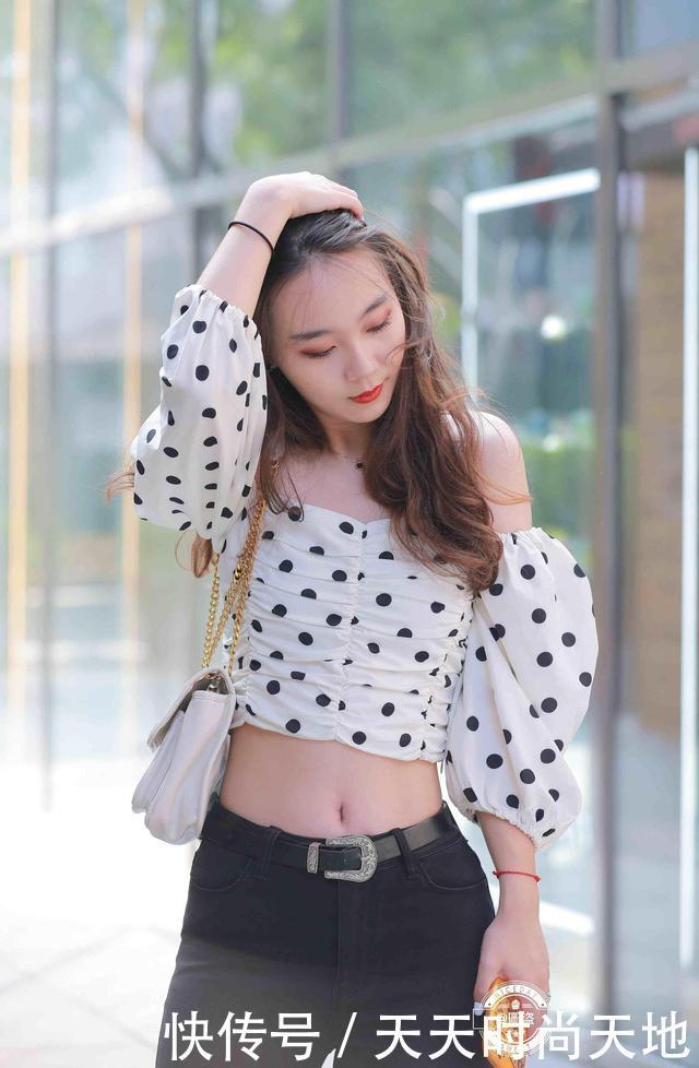 白色|华丽典雅的打底裤穿搭既时髦又有腔调，打造简约的时尚，青春活力