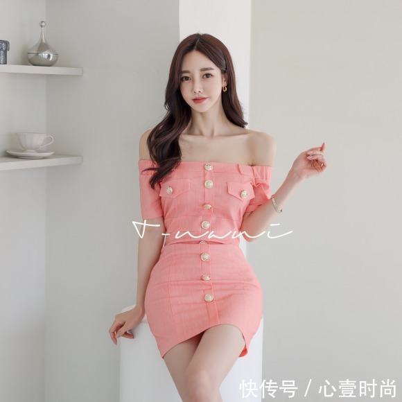 搭配|女神孙允珠时尚搭配:罗曼蒂克鸢红靓丽竖扣包臀裙