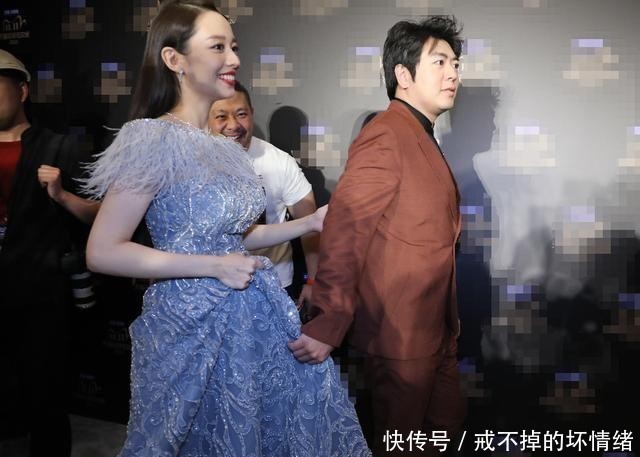 礼服|组图:吉娜挺孕肚穿礼服明艳动人 爆料郎朗弹琴时宝宝会胎动