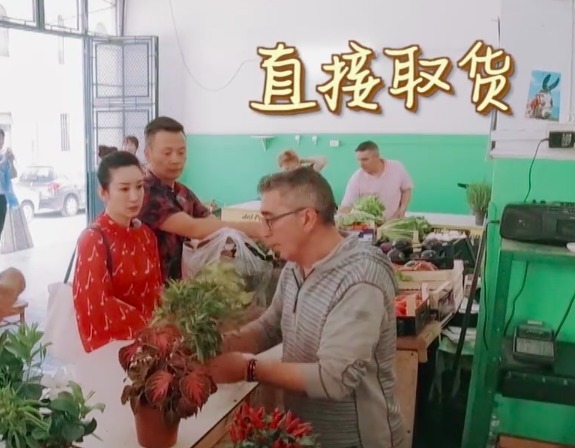 拿東西不計(jì)后果，結(jié)賬時(shí)往后躲，《中餐廳3》這位素人廚師不簡(jiǎn)單