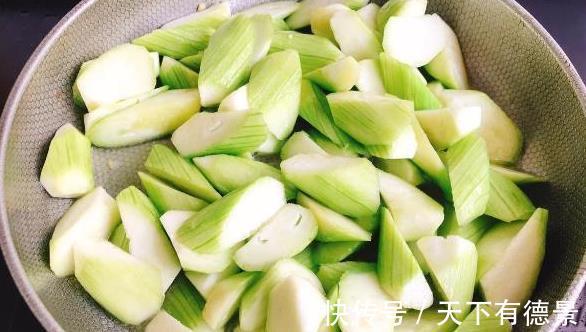 鲜香|天热丝瓜跟它是绝配,简单一煮鲜香美味又解暑,比喝羊肉汤还过瘾