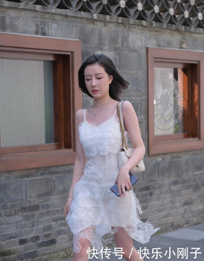 仙女裙|非常自信的气质美女,不说话就感觉非常高贵,女人味普通人比不了