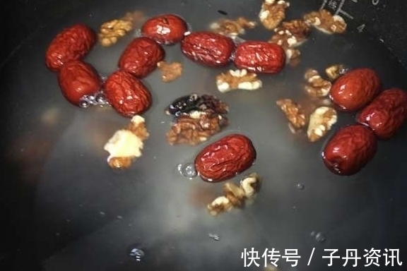 红枣核桃|冬季,皮肤暗沉别害怕,女人多吃它,小脸红润,不催老