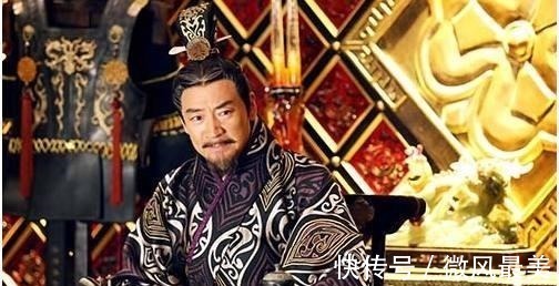 |沙雕动画!搞笑:往老爹裤子里塞雪球,结果被老爹关进黑屋!