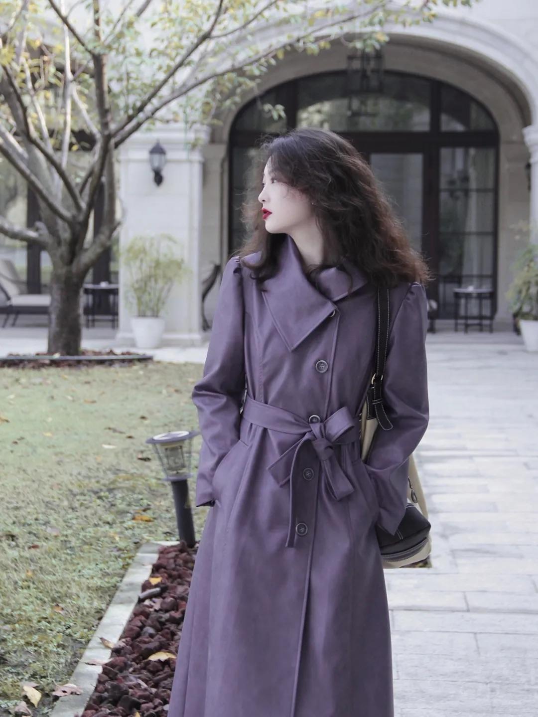 高跟鞋 秋天不一定要穿黑白灰,蓝色v领针织+半身裙,上身照样好看!