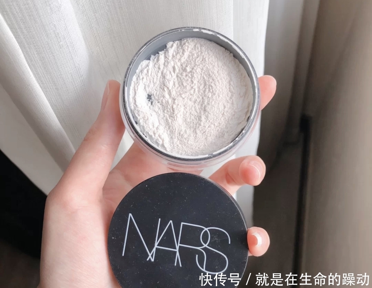 毛孔|散粉中的五个“扛把子”:黛珂妆感亮,E大饼揉焦感重,有你的吗