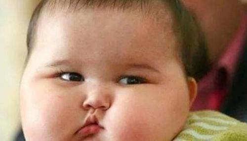 睡眠质量|妈妈带娃猛长个,奶奶带娃'生长停滞',偷走娃身高'元凶'抓到了