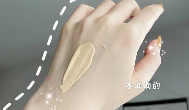 奶油肌 几款热门粉底液测评,轻薄水润又自然,自带滤镜效果!