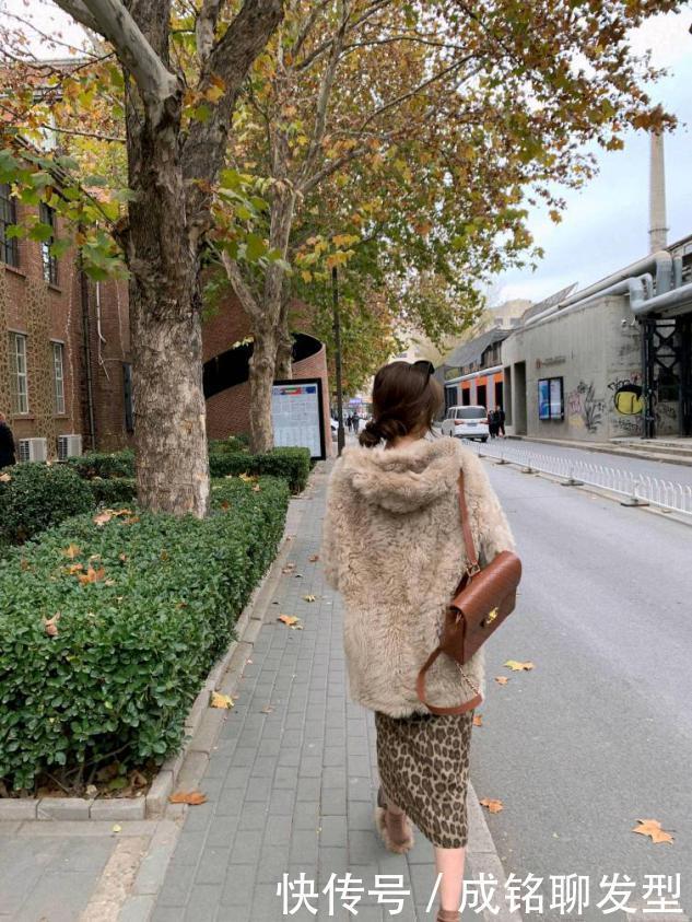 女人的冬装怎么少得了皮草,学会时尚博主的搭配,保暖有限贵气