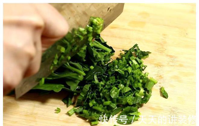 味道|做菠菜时,炒出来容易发涩,教你一个新吃法,不苦不涩味道好