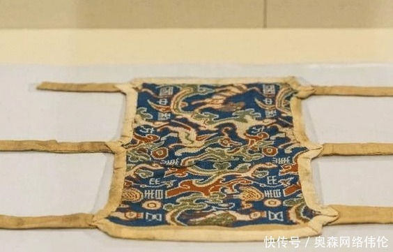 八字|沙漠深处发现古墓,出土八字逆天文物,考古专家大呼:天意啊