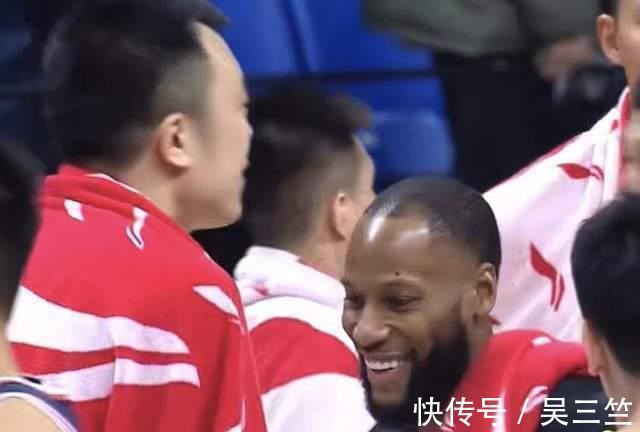 威姆斯|韩德君和威姆斯到底谁错了?杨鸣和杜锋的态度给出答案,别添乱了