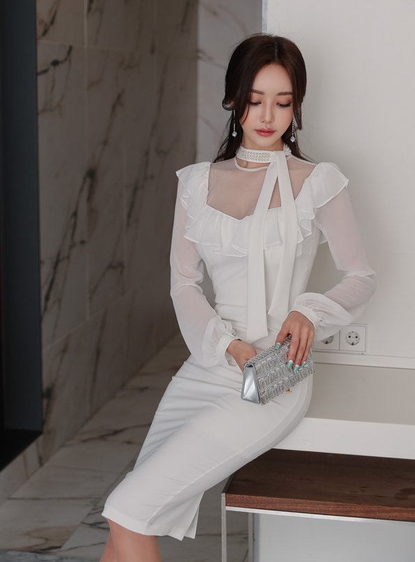 雪纺薄纱包臀裙穿搭修身舒适，孙允珠穿起来显凹凸身材，气质养眼