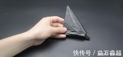 家里塑料袋堆积如山,1分钟学会如何收纳,整整齐齐又能重复使用