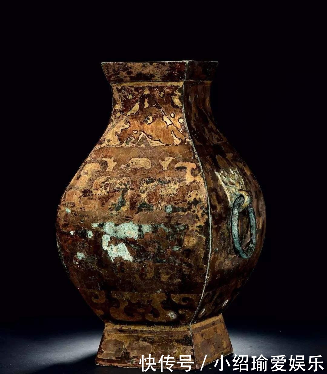 鎏金方壶|此文物表面镀金,博物馆请求要点金粉,主人立即将文物捐给国家