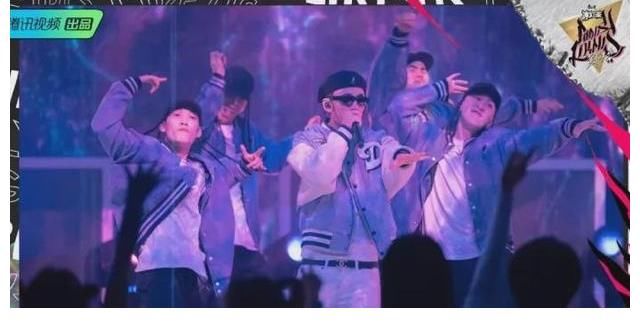 王嘉尔|《黑怕女孩》首播！选手好看，作品记不住