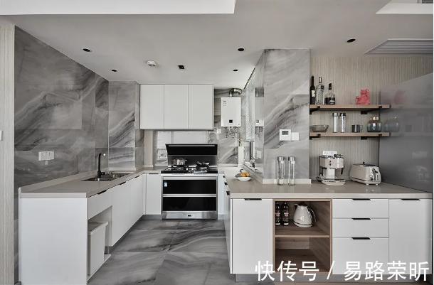 柜体|89㎡ 黑白灰的现代感加上原木的温暖,不知道这样的设计你喜欢吗?