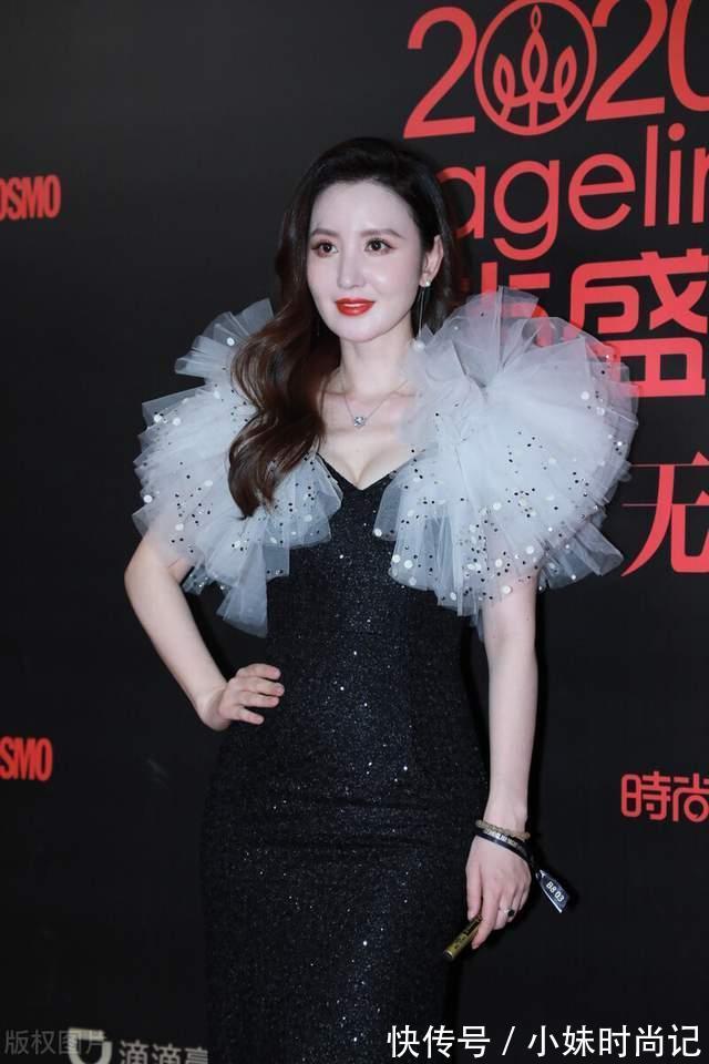 身材|张萌美得太霸气,穿黑色礼服秀出曲线身材,立体垫肩一点也不夸张