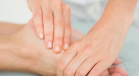  信号|脚上发出四个“信号”，可能是血管阻塞的前兆，建议你不要忽视！