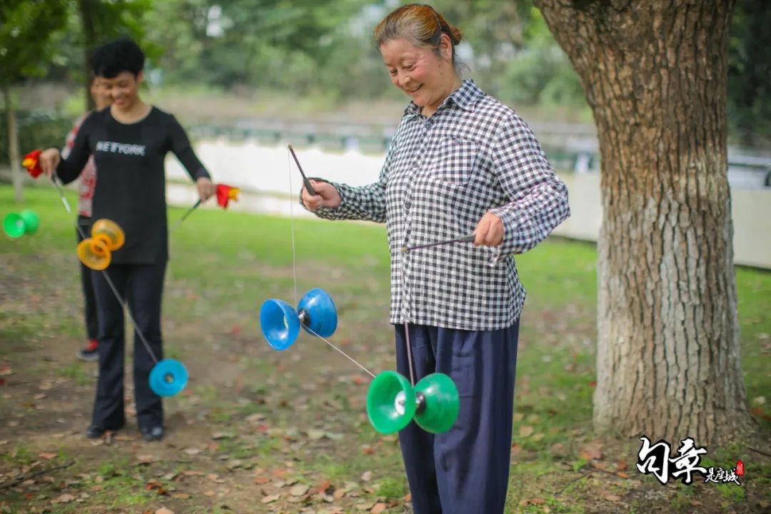总教头|这位江北“总教头” 天天早上带着他们抖抖抖