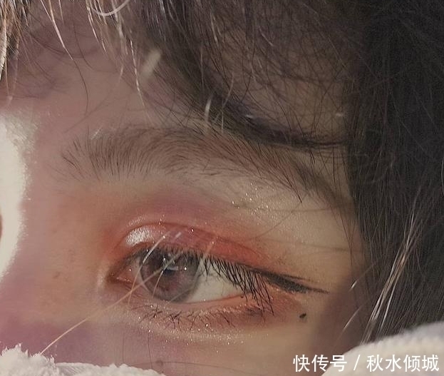 女生眼睛有这“3标志”,天生自带“眼妆”,00后的学生党赶快学起来吧