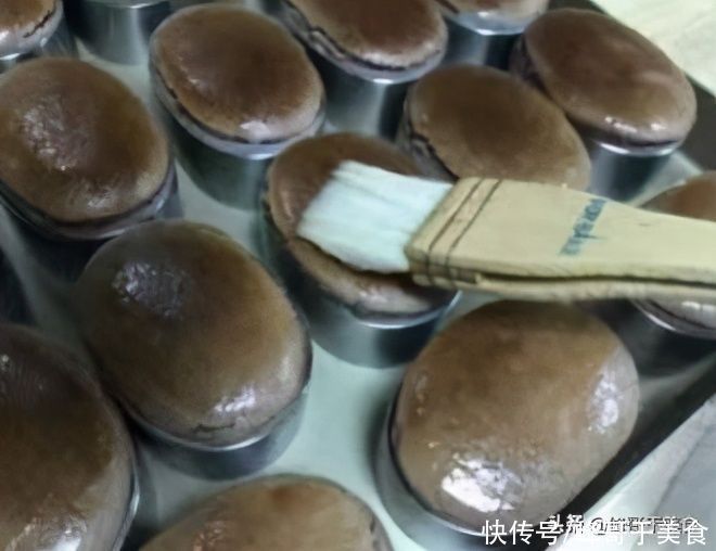 巧克力|烘焙,巧克力半熟芝士蛋糕的做法,奶酪加入巧克力使蛋糕口感更好
