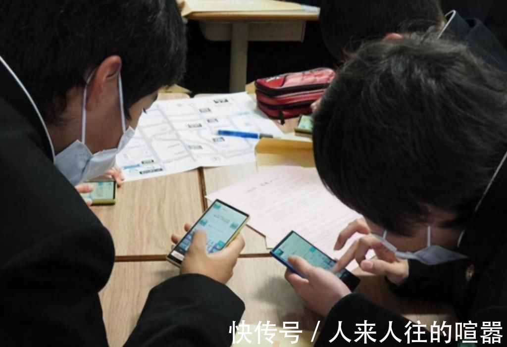 父母|为什么上初中就该给孩子带手机?其中这几点理由,家长别急着否定