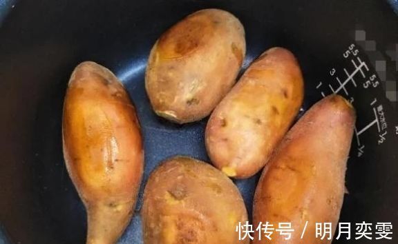 不用烤箱不加一滴水，也能做烤红薯？直接把红薯放进电饭煲，出锅