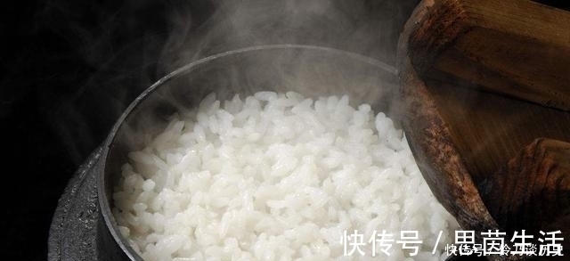 蒸米饭技巧:只要加了“它”,米饭香甜,奶奶用了一辈子,太实用