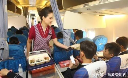 乘坐飞机时,忽然睡醒问空姐到哪儿了,空姐一般会怎么回答你吗?