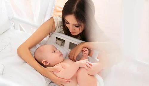 宝妈坐月子让老公倒垃圾,1小时后仍未归,宝妈一看窗外直接傻眼