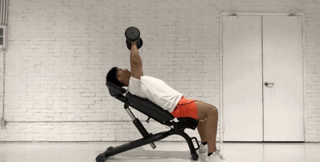 杠铃|锻炼胸部肌肉，需要多变的训练动作，多方面刺激胸部肌肉